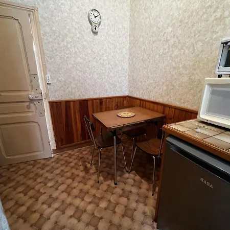 Studio La Bourboule, 1 Piece, 3 Personnes - Fr-1-667-40 Apartamento *